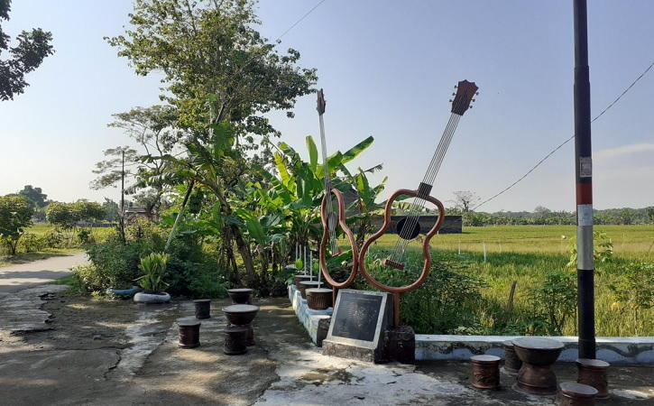 KAMPUNG PENGHASIL GITAR LOKAL DENGAN RASA INTERNASIONAL