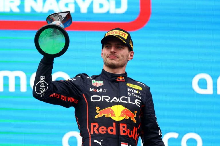 MAX VERSTAPPEN PERTIMBANGKAN UNTUK PENSIUN