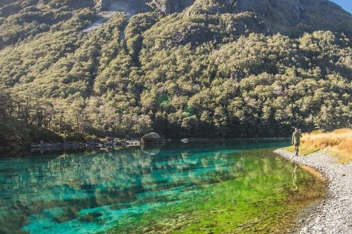 KEINDAHAN BLUE LAKE DANAU PALING JERNIH DI DUNIA